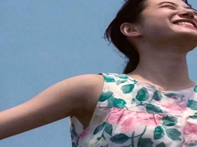女性老师裸体上课无遮,高校惊现裸体上课，教学伦理引热议-2